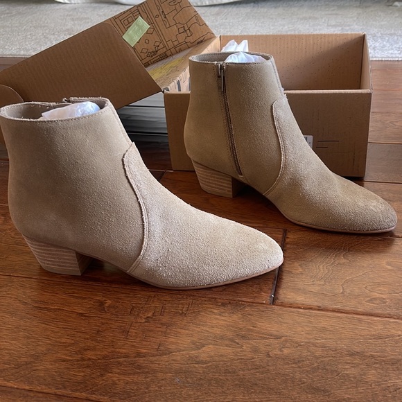 Soludos Lola Bootie in mushroom size 7.5 - Picture 3 of 6